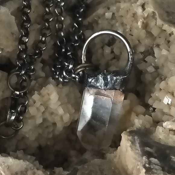 Quartz necklace beautiful crystal chain is not 925. Crystal is real. - Picture 1 of 9